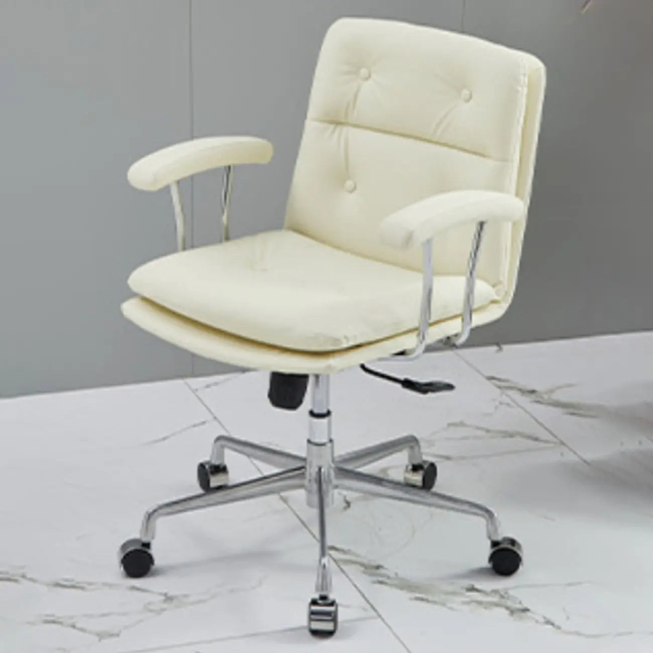 Fauteuil de bureau pivotant réglable en cuir blanc contemporain