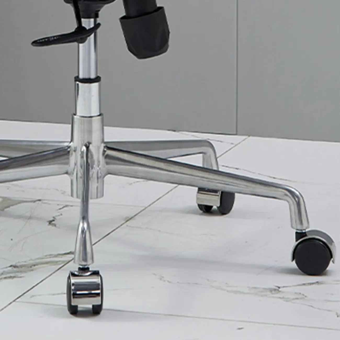 Fauteuil de bureau pivotant réglable en cuir blanc contemporain