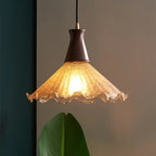 Suspension vintage en bois à motif floral et verre ambré craquelé