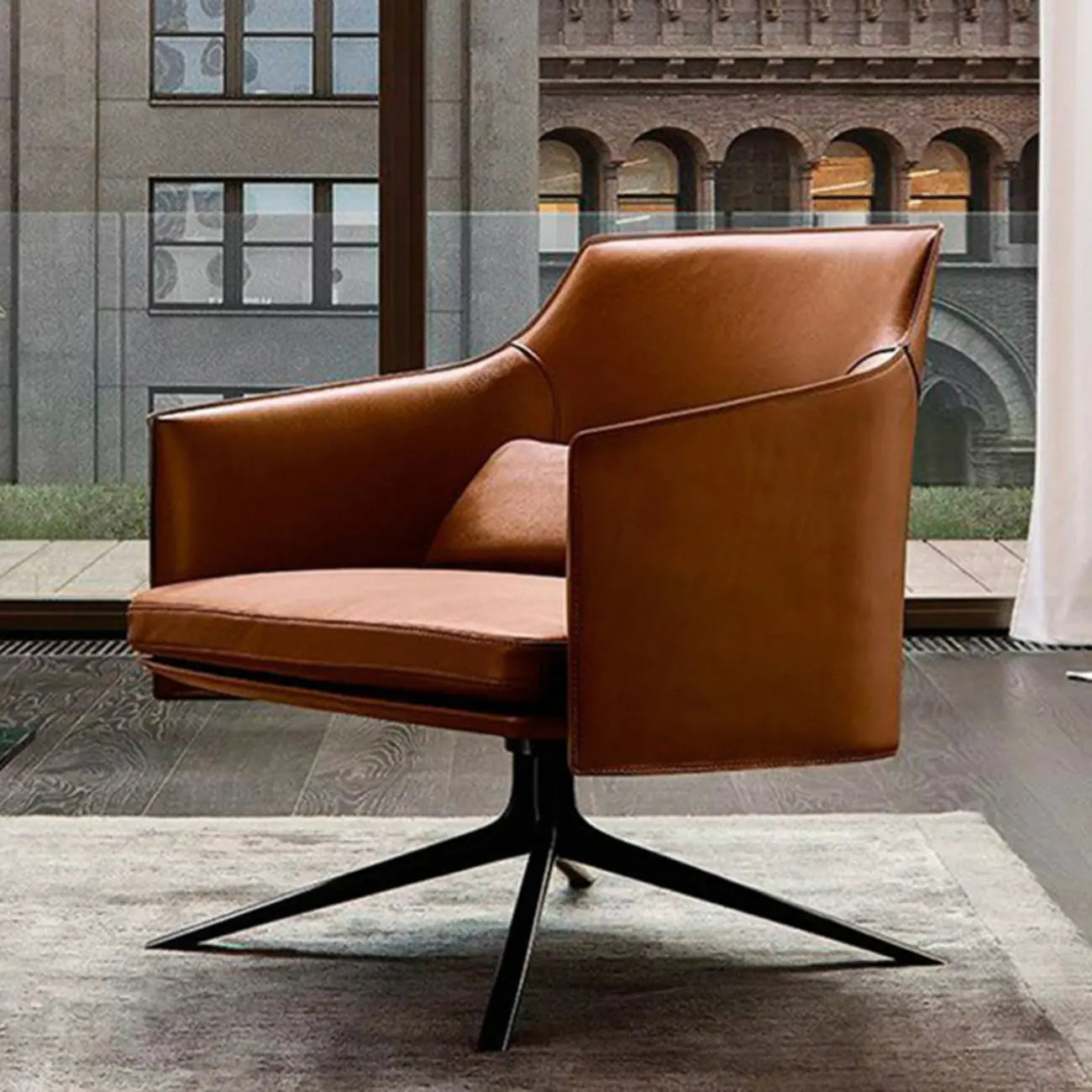 Fauteuil moderne en cuir à accoudoirs évasés - Marron clair