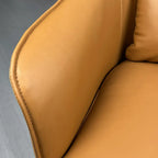 Fauteuil moderne en cuir à accoudoirs évasés - Marron clair