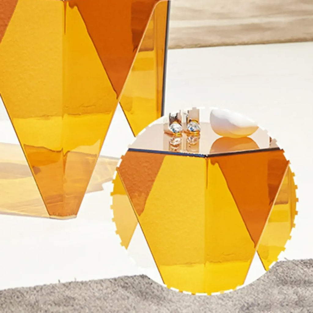 Table d'appoint hexagonale contemporaine en acrylique pour salon