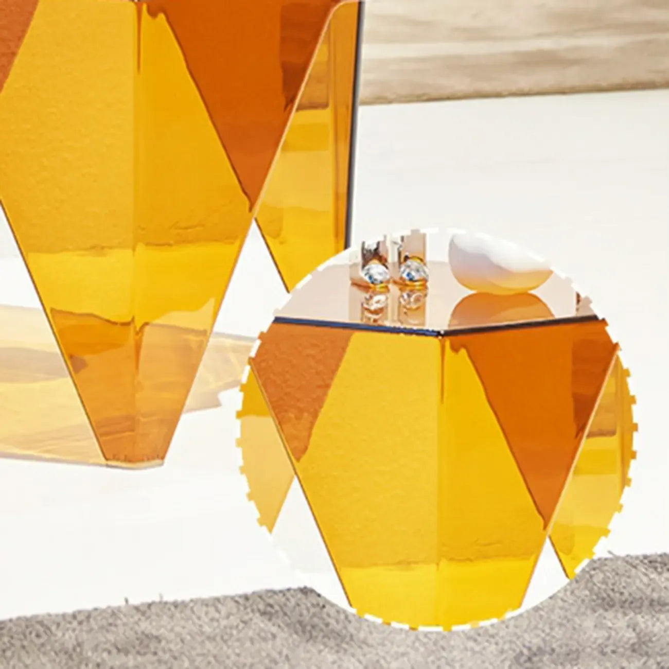 Table d'appoint hexagonale contemporaine en acrylique pour salon