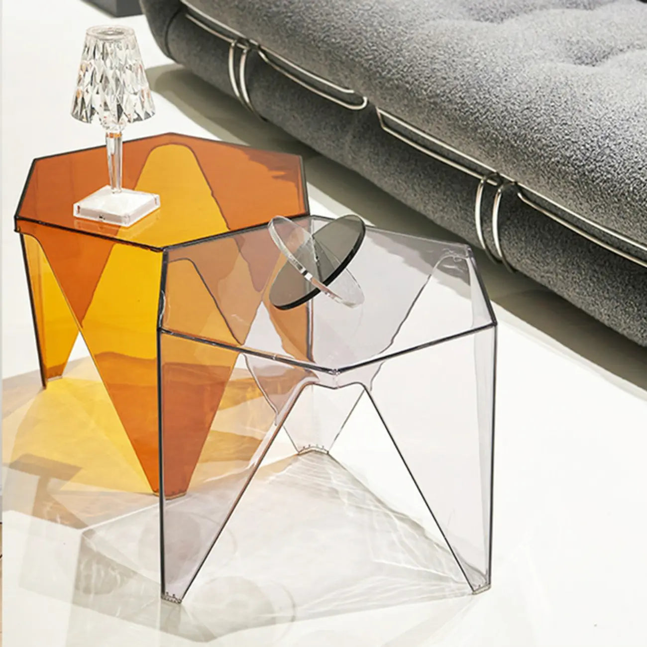 Table d'appoint hexagonale contemporaine en acrylique pour salon