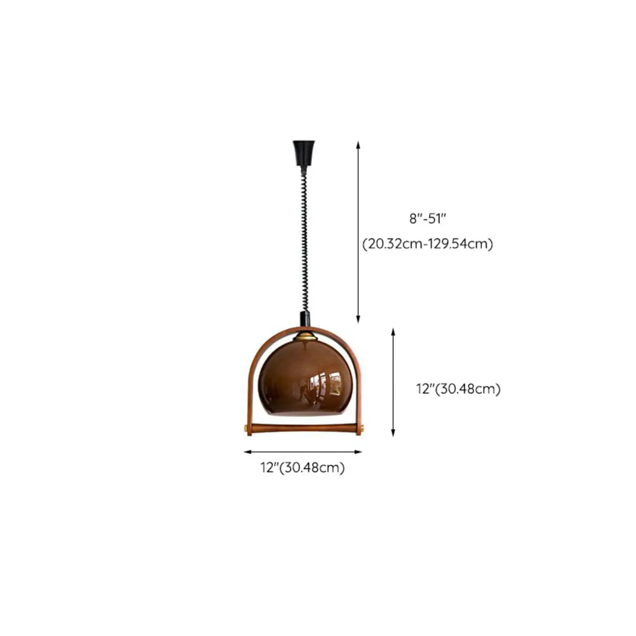 Suspension réglable en verre à café et dôme en bois.
