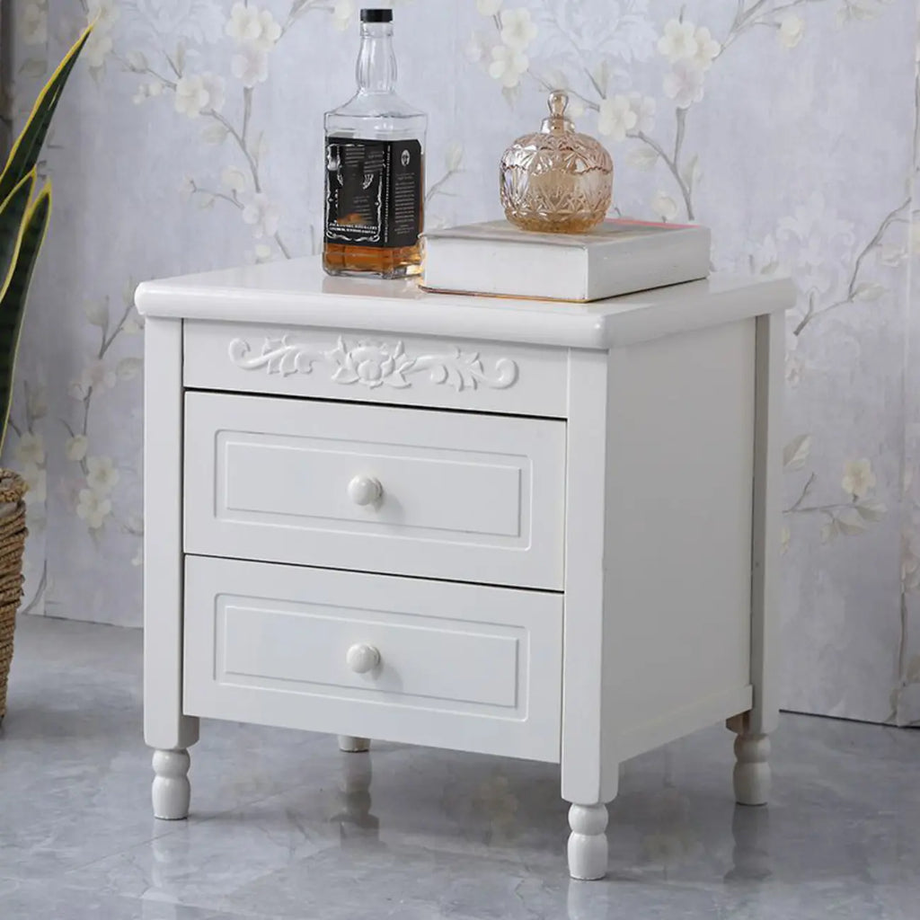 Table de chevet classique en bois blanc sculpté à 2 tiroirs
