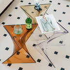 Table d'appoint triangulaire en acrylique pour salon avec base torsadée