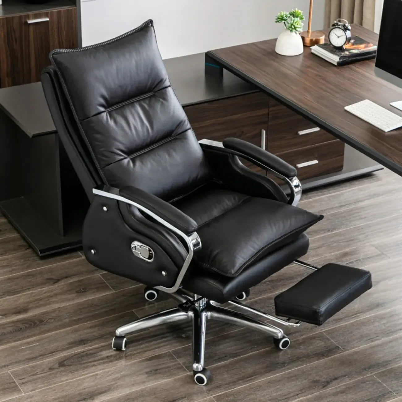 Fauteuil de bureau inclinable en cuir brun rougeâtre de direction