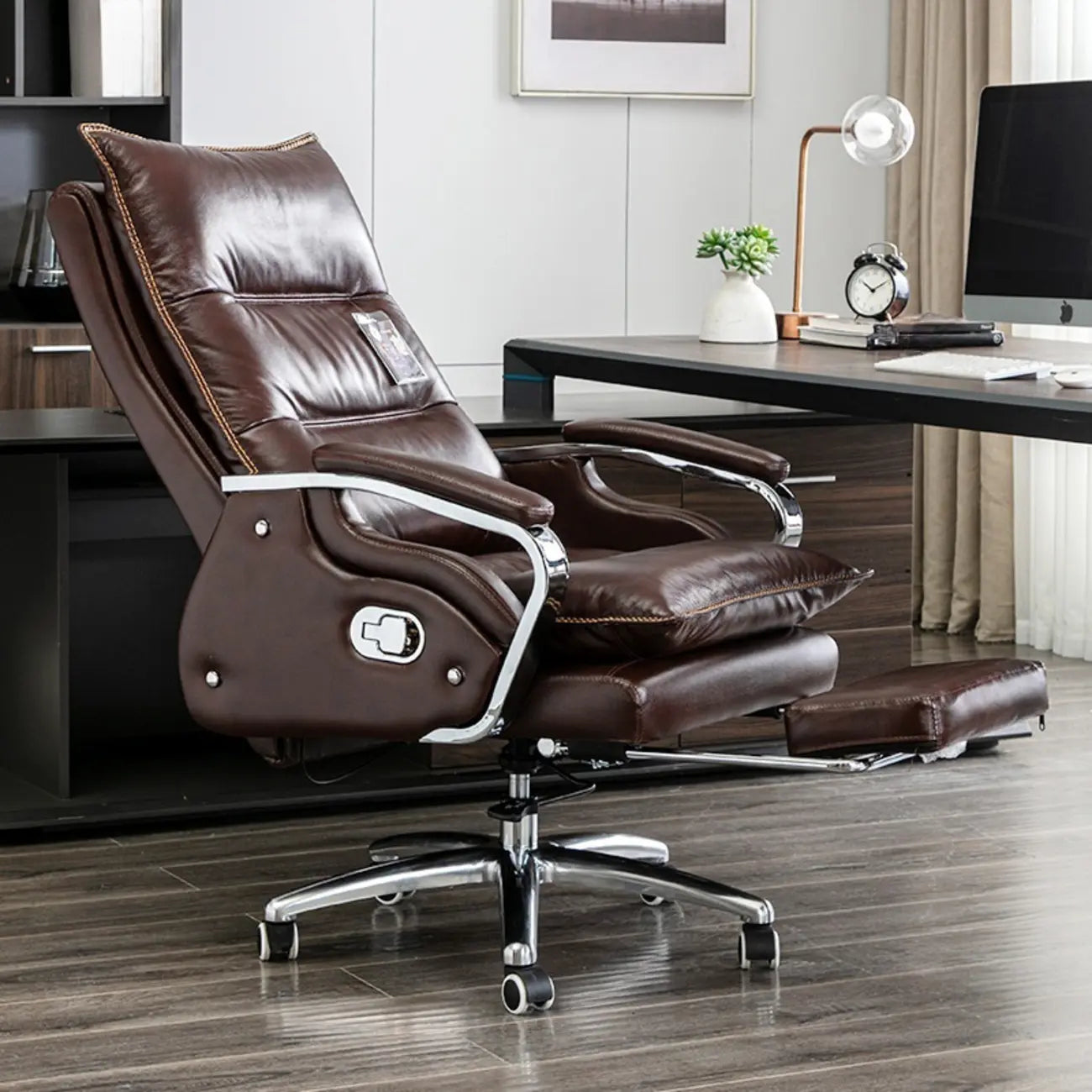 Fauteuil de bureau inclinable en cuir brun rougeâtre de direction