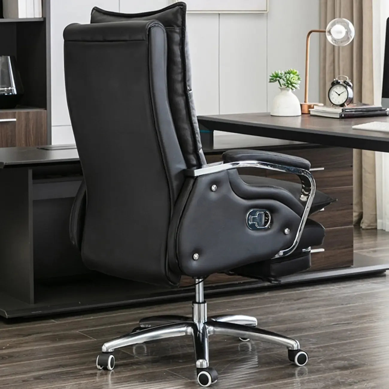 Fauteuil de bureau inclinable en cuir brun rougeâtre de direction
