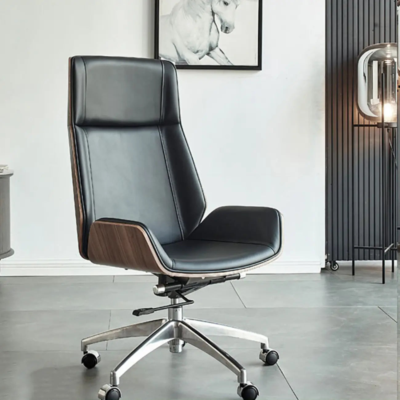 Fauteuil de bureau pivotant réglable en cuir noir à dossier haut