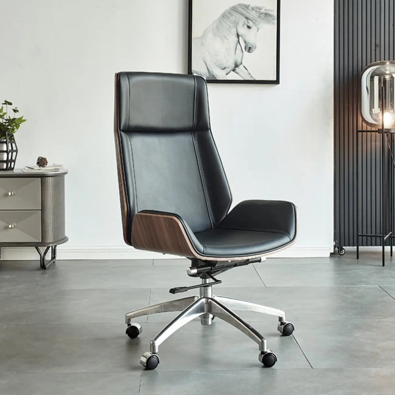 Fauteuil de bureau pivotant réglable en cuir noir à dossier haut