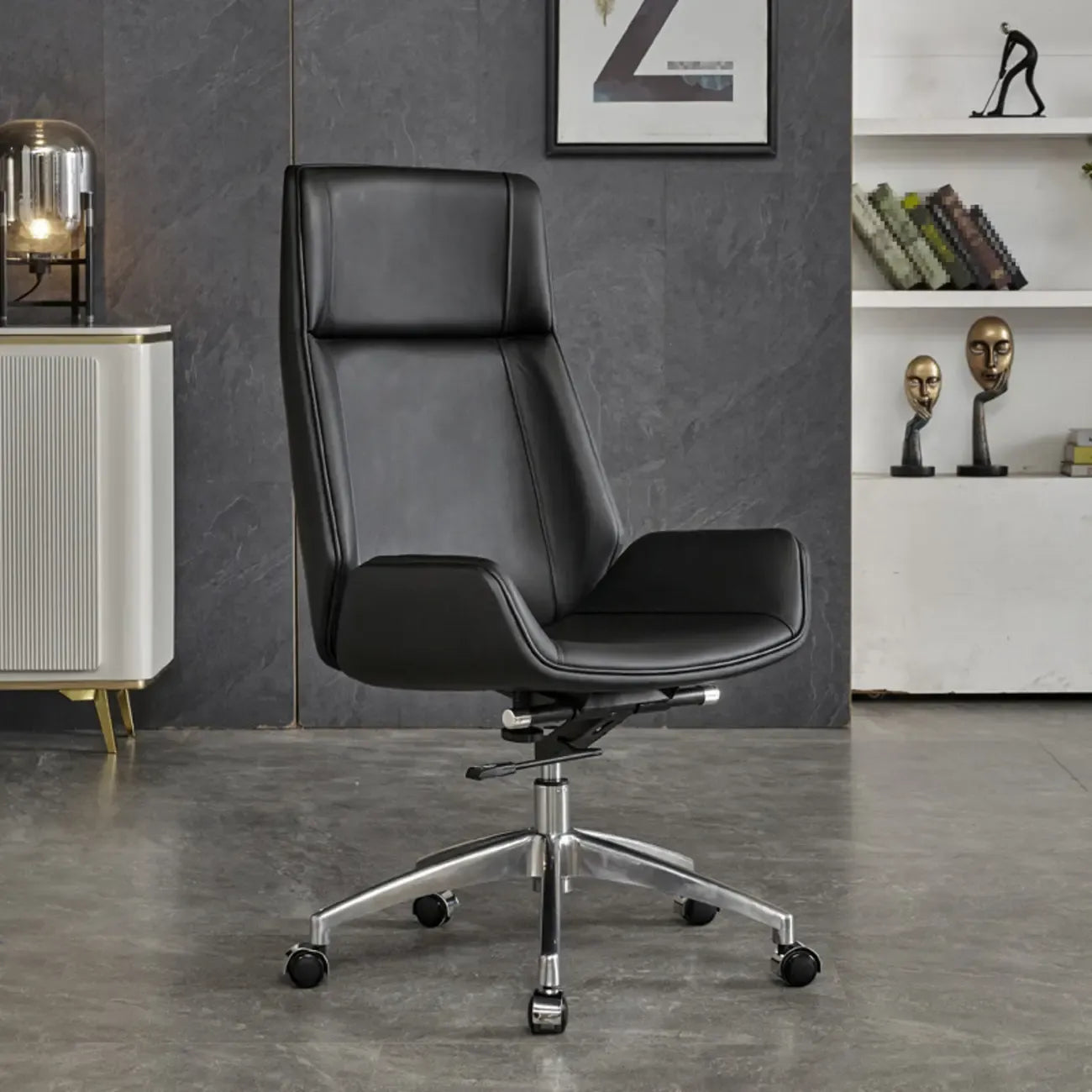 Fauteuil de bureau pivotant réglable en cuir noir à dossier haut