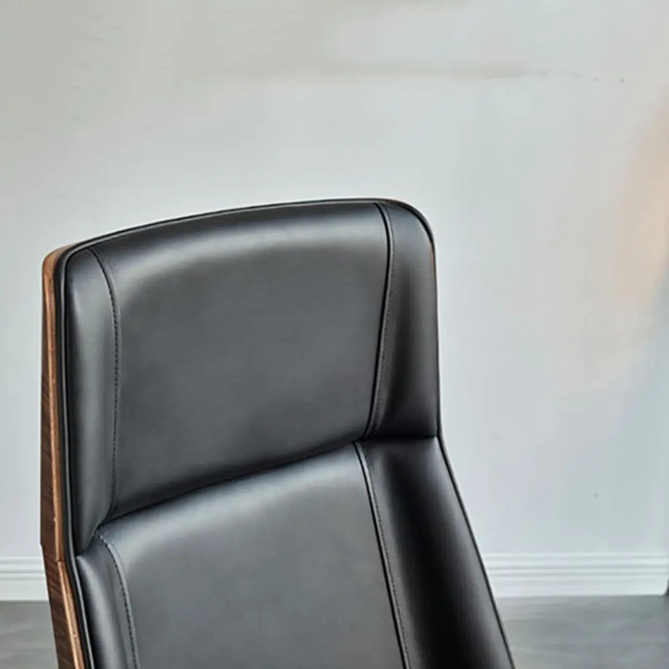Fauteuil de bureau pivotant réglable en cuir noir à dossier haut