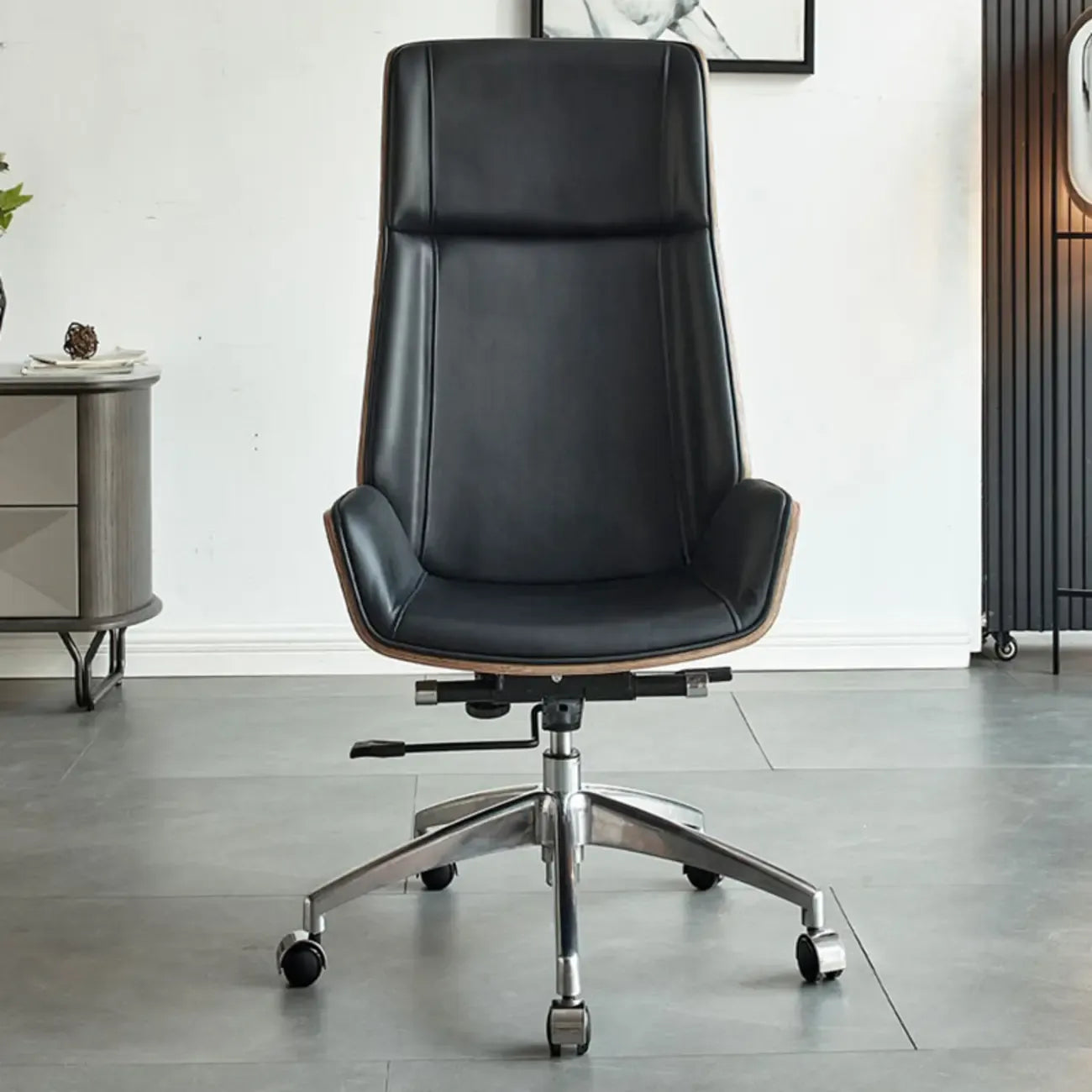 Fauteuil de bureau pivotant réglable en cuir noir à dossier haut