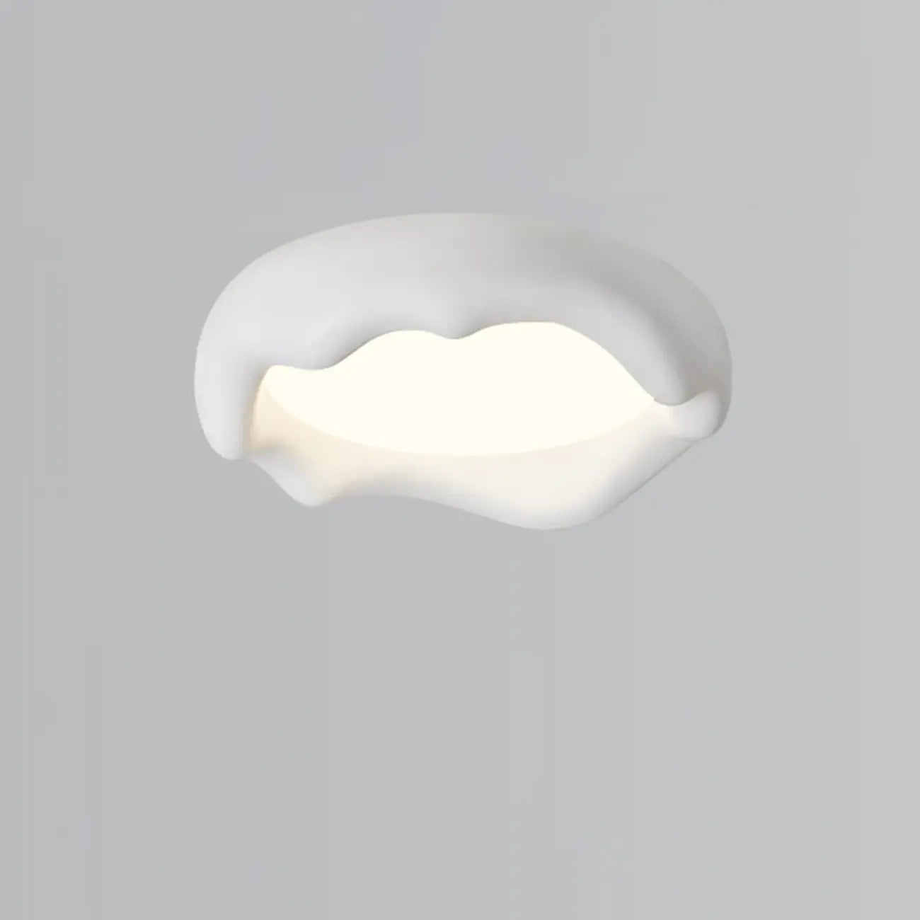 Plafoniera a filo dal design artistico con effetto crema acrilica