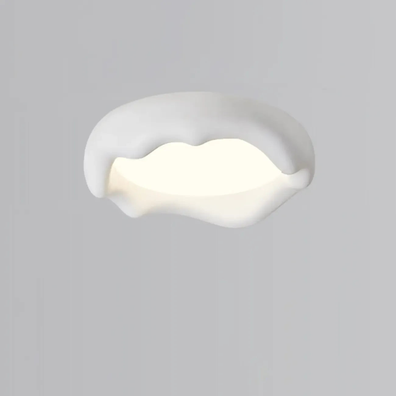 Plafoniera a filo dal design artistico con effetto crema acrilica