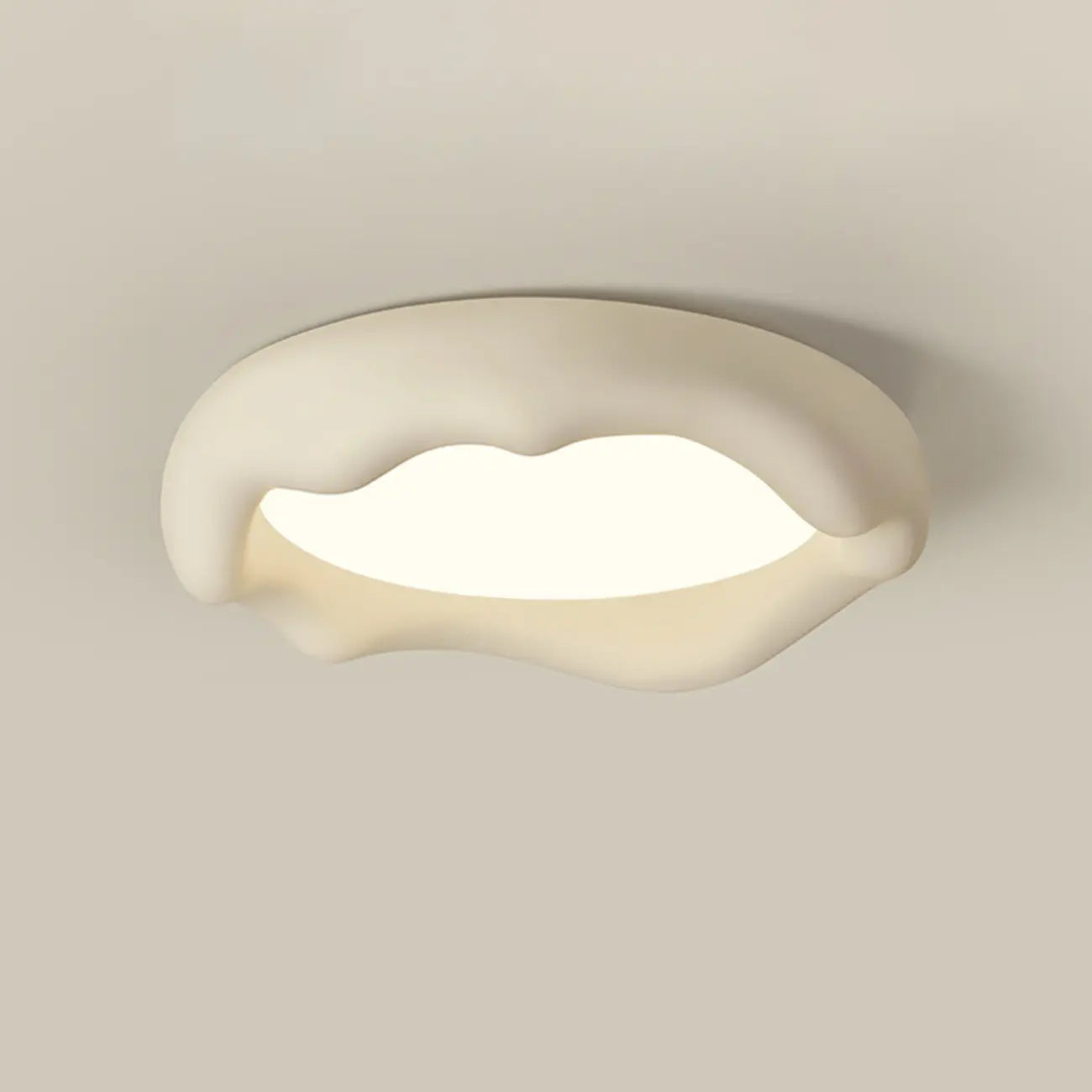 Plafoniera a filo dal design artistico con effetto crema acrilica