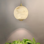 Suspension de cuisine moderne en albâtre et globe doré