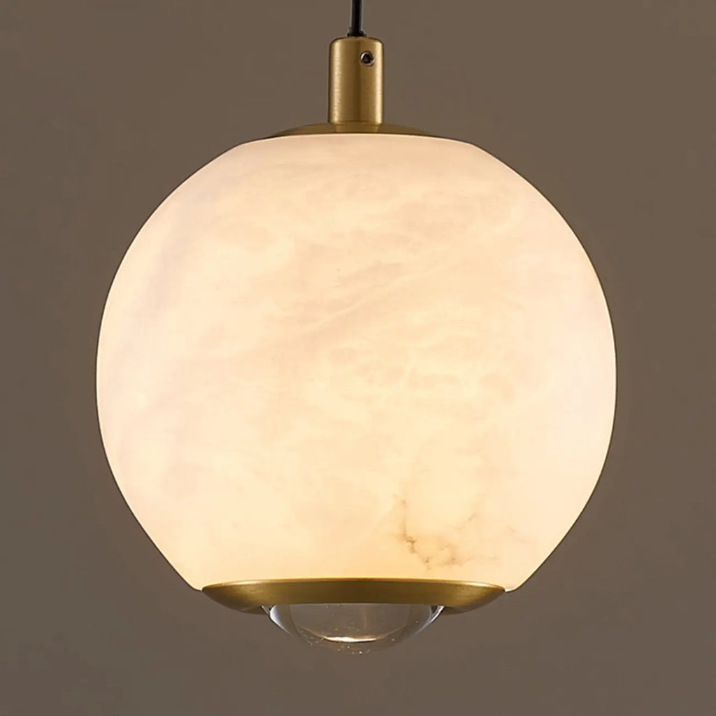 Suspension de cuisine moderne en albâtre et globe doré