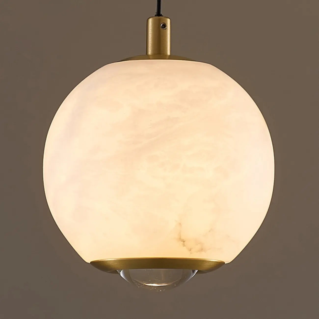 Suspension de cuisine moderne en albâtre et globe doré
