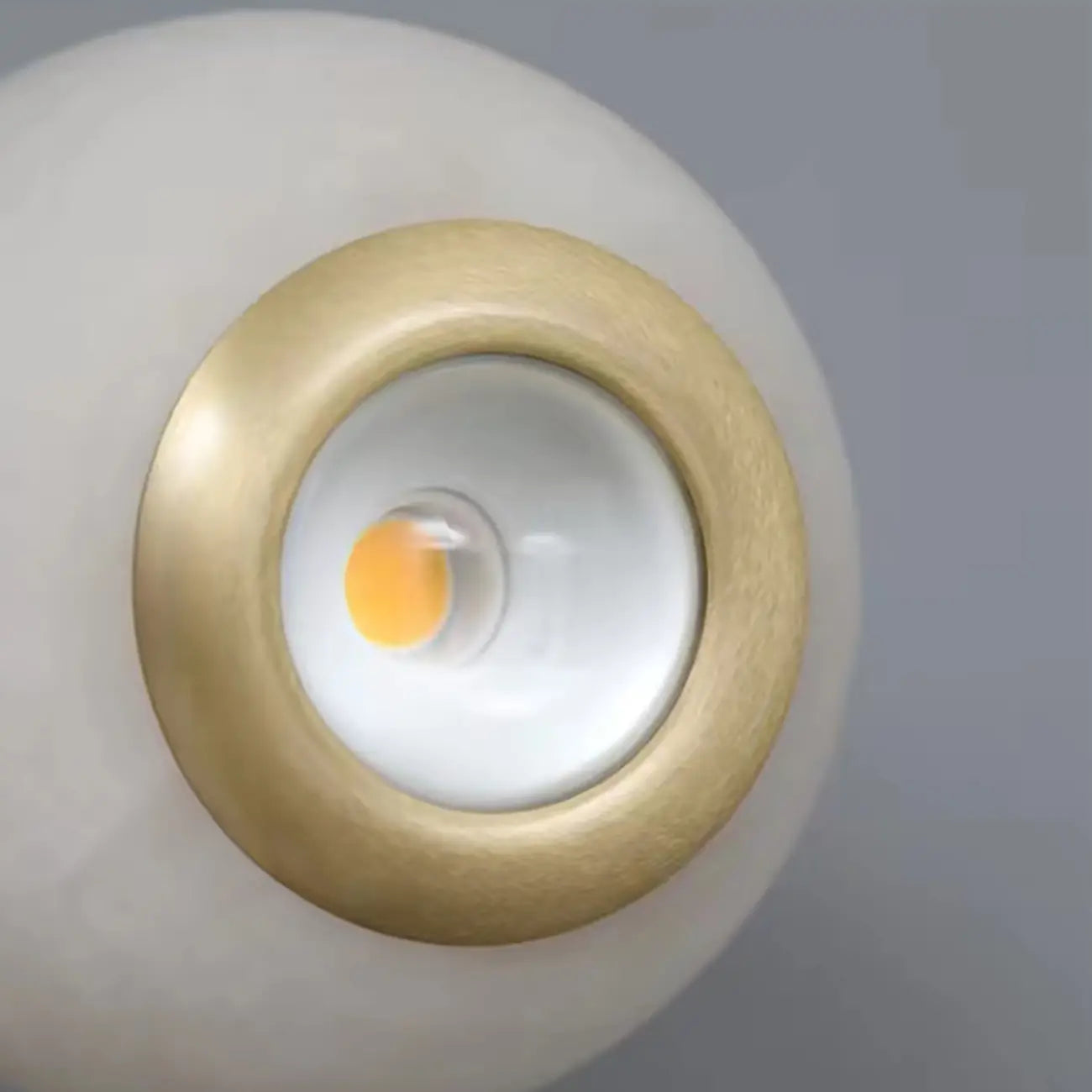Suspension de cuisine moderne en albâtre et globe doré