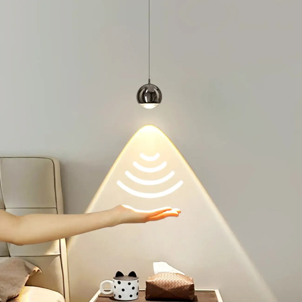 Suspension moderne en métal chromé avec globe et LED blanc chaud