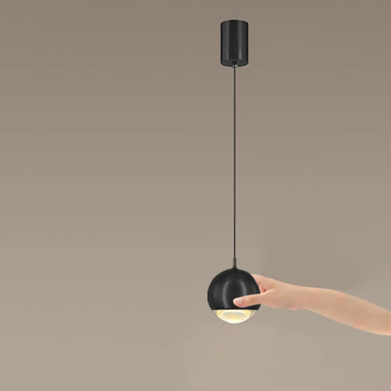 Suspension moderne en métal chromé avec globe et LED blanc chaud