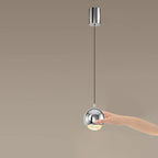 Suspension moderne en métal chromé avec globe et LED blanc chaud