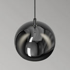 Suspension moderne en métal chromé avec globe et LED blanc chaud