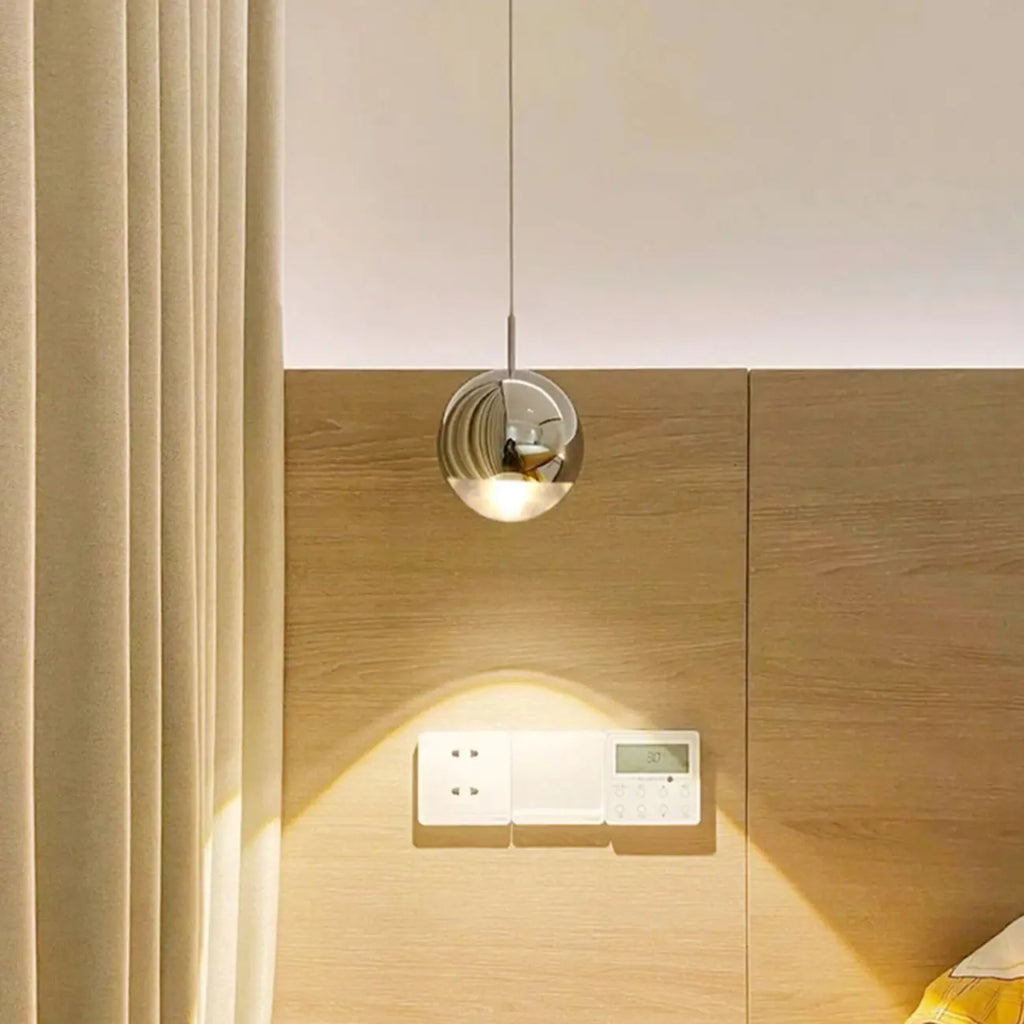 Suspension moderne en métal chromé avec globe et LED blanc chaud