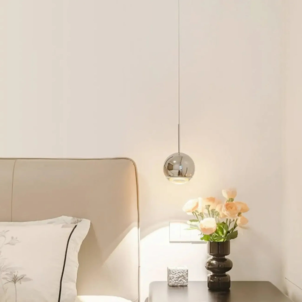 Suspension moderne en métal chromé avec globe et LED blanc chaud