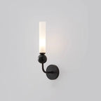 Applique murale minimaliste dorée avec abat-jour en pierre frittée