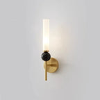 Applique murale minimaliste dorée avec abat-jour en pierre frittée