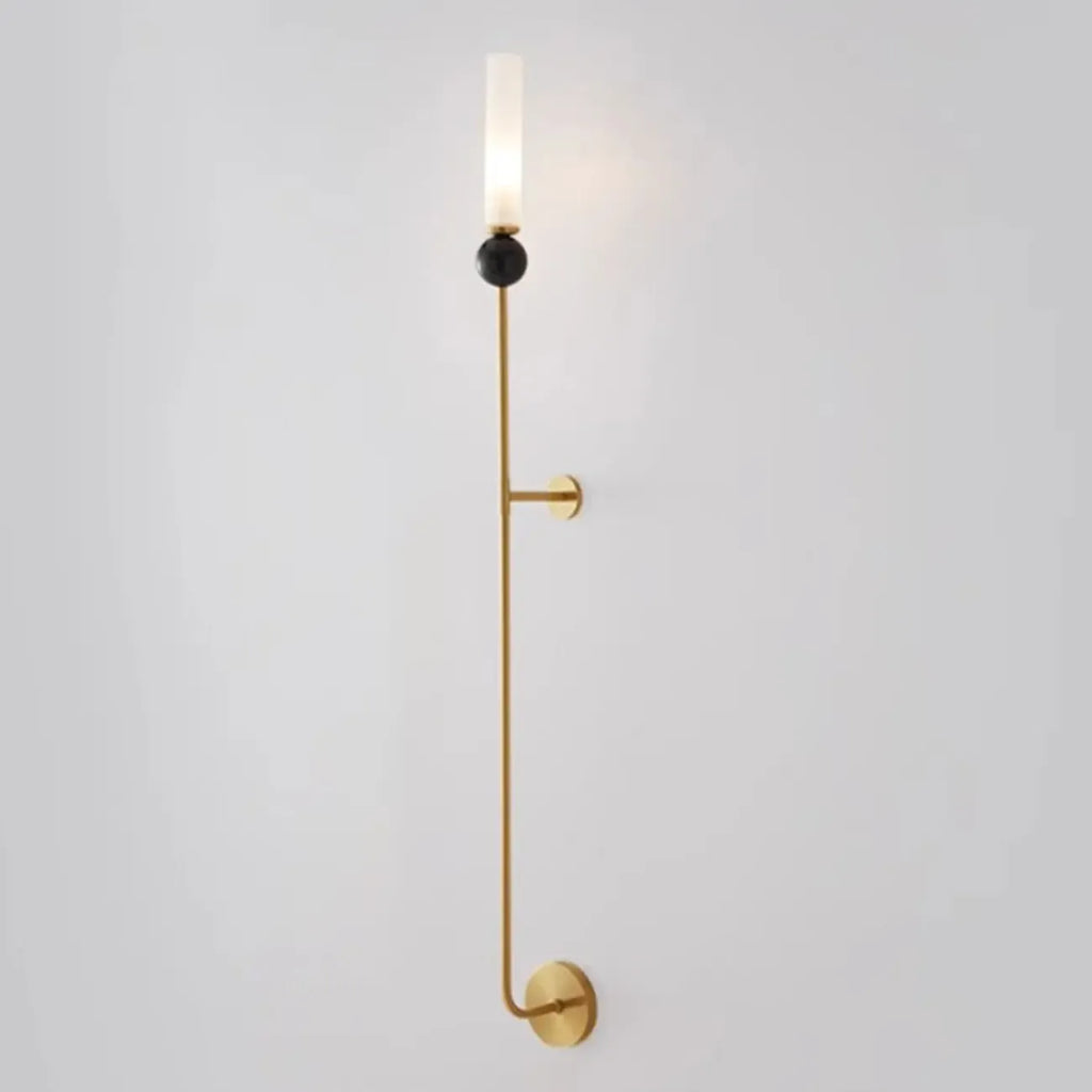 Applique murale minimaliste dorée avec abat-jour en pierre frittée