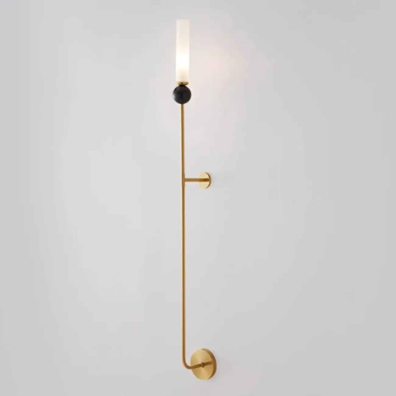 Applique murale minimaliste dorée avec abat-jour en pierre frittée