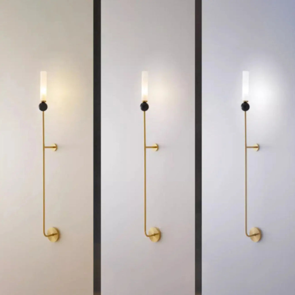 Applique murale minimaliste dorée avec abat-jour en pierre frittée