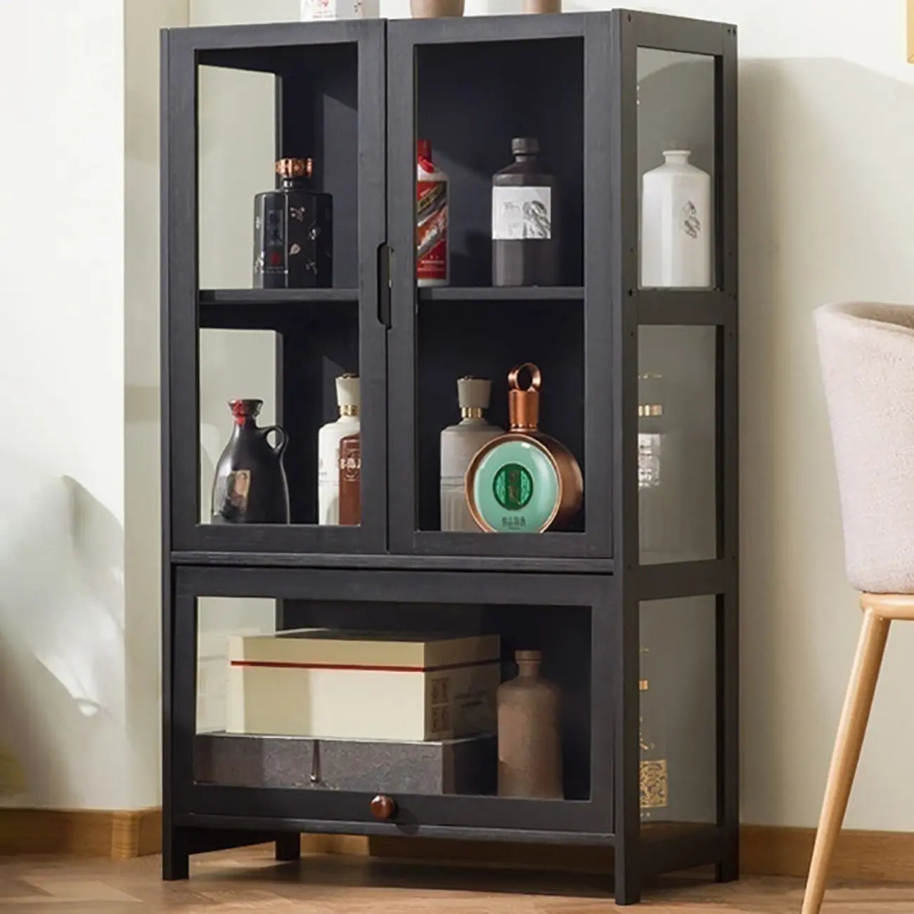 Vitrine contemporaine à 5 étagères en bambou et verre noir