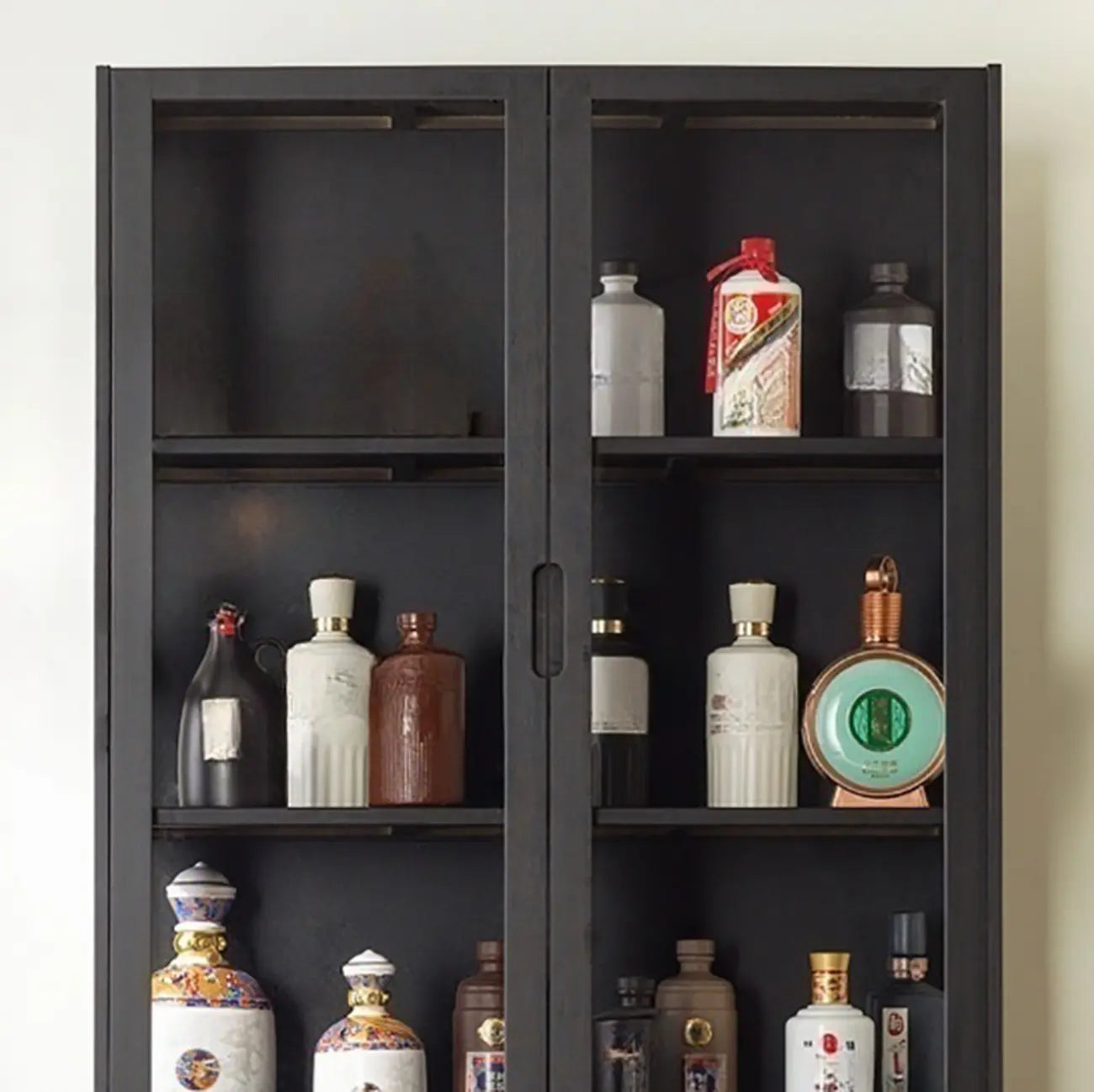 Vitrine contemporaine à 5 étagères en bambou et verre noir