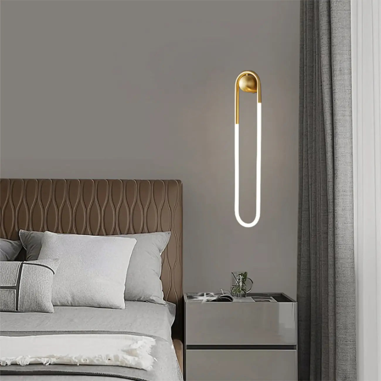 Applique murale ovale moderne dorée à LED pour coiffeuse