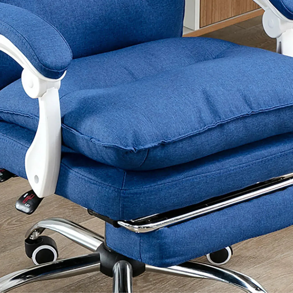 Chaise de bureau moderne en tissu gris avec repose-pieds