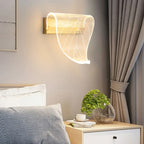 Applique murale LED dorée artistique à intensité variable pour l'éclairage de la chambre