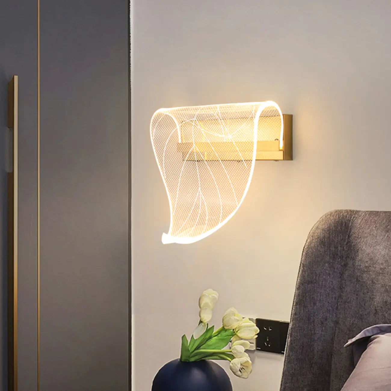 Applique murale LED dorée artistique à intensité variable pour l'éclairage de la chambre