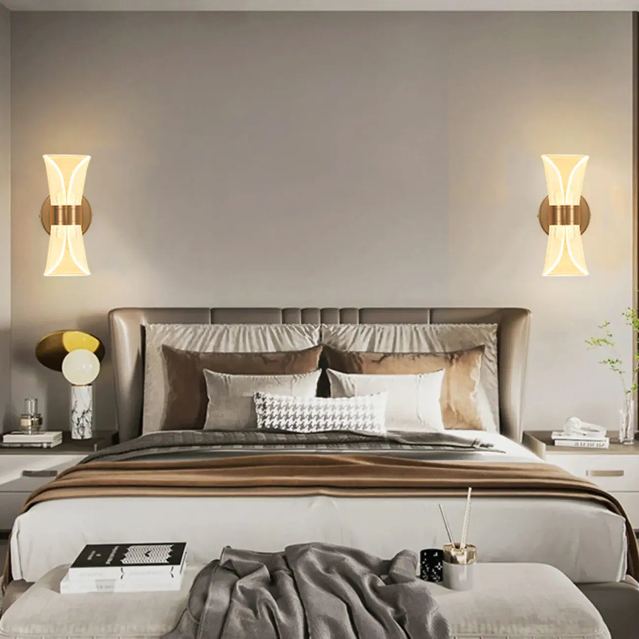 Applique murale LED dorée artistique à intensité variable pour l'éclairage de la chambre