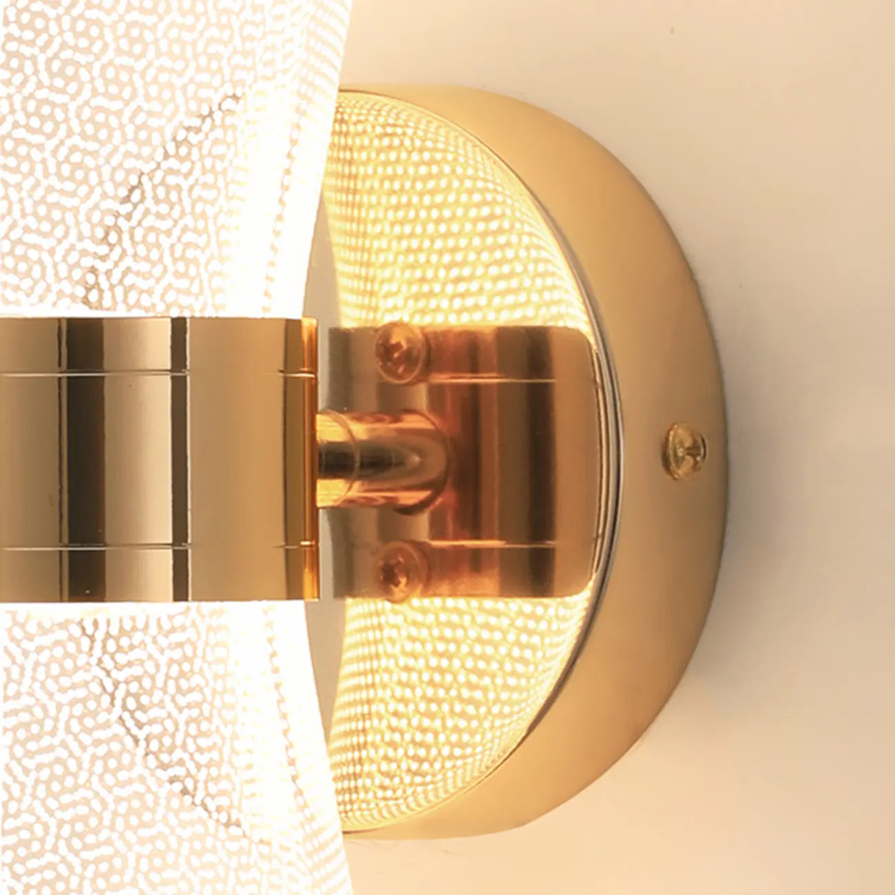 Applique murale LED dorée artistique à intensité variable pour l'éclairage de la chambre