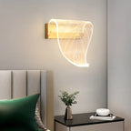 Applique murale LED dorée artistique à intensité variable pour l'éclairage de la chambre
