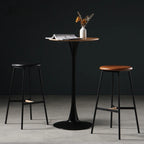 Tables de bar rondes modernes en bois gris avec piètement tulipe