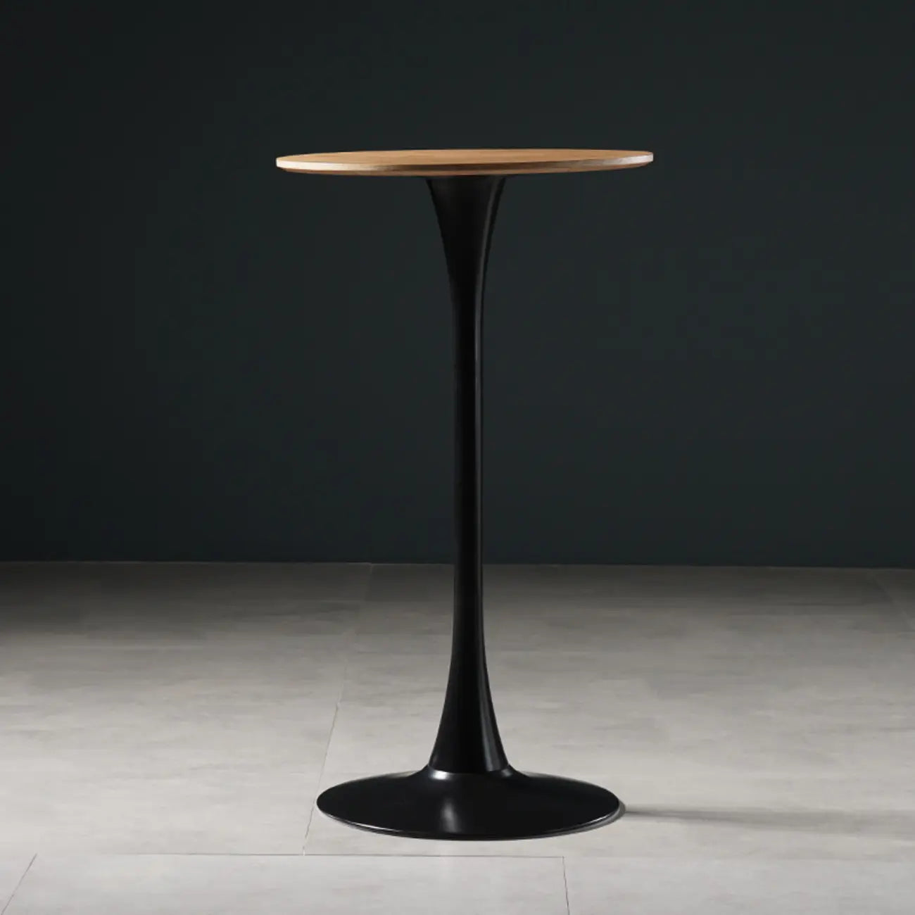 Tables de bar rondes modernes en bois gris avec piètement tulipe