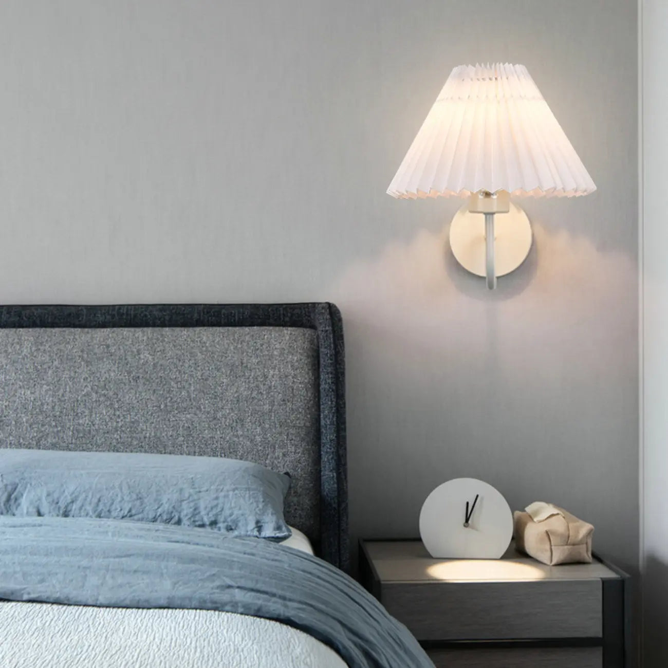 Applique murale d'intérieur élégante à abat-jour conique plissé en tissu