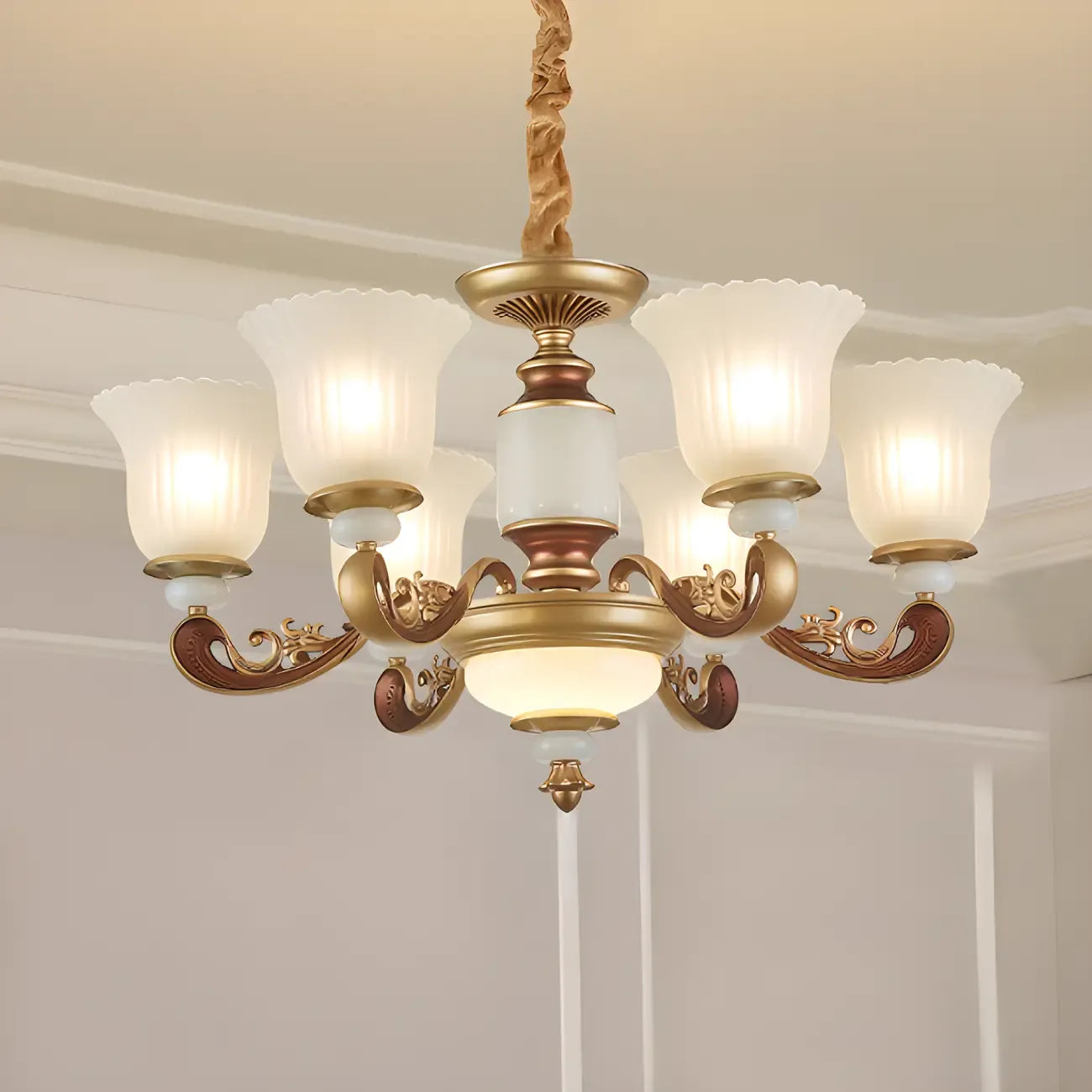 Lampadario regolabile da sala da pranzo dorato in vetro a forma di campana con luce orientata verso l'alto